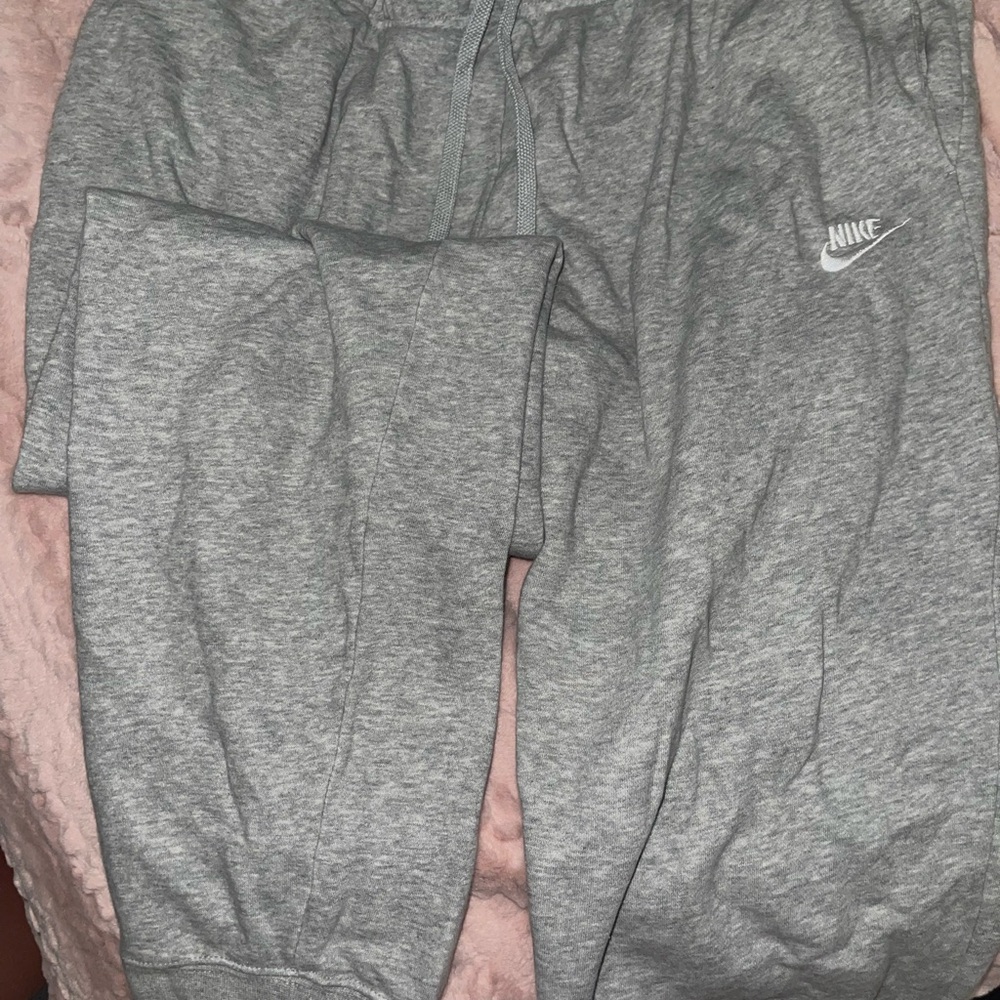 Nike Men’s Gray Sweatpants